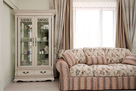 Шкаф с витриной 2-х дверный "Тэфи" массив и шпон дуба 4