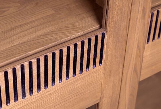 Витрина 2-х дверная "Бергамо" массив дуба 13