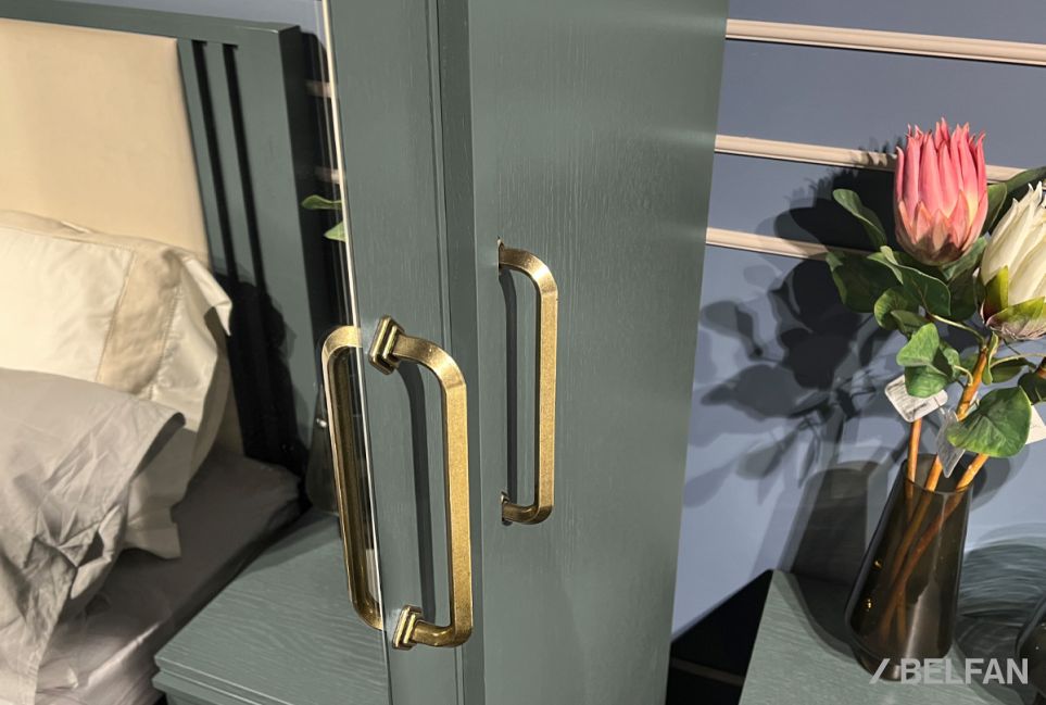 Шкаф 3-х дверный "Чикаго" массив и шпон дуба 4