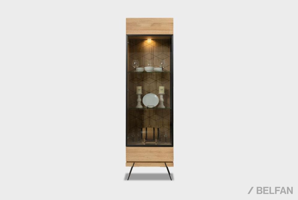 Витрина 1-но дверная "Этна" (правая) массив дуба, металл 2