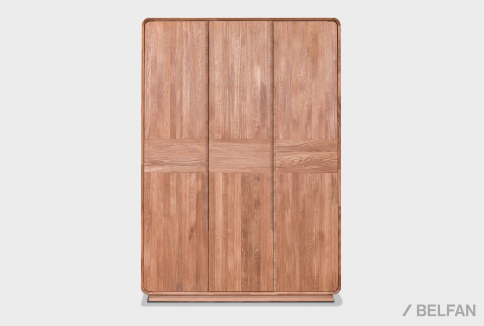 Шкаф для одежды 3-х дверный "Монблан" массив дуба 1