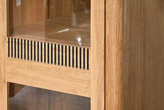 Витрина 1-но дверная "Бергамо" (правая) массив дуба 9