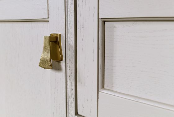 Тумба "Стюарт" массив и шпон дуба 12