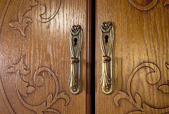 Шкаф навесной 4-х секционный "Соната" (без декора) массив и шпон дуба 4