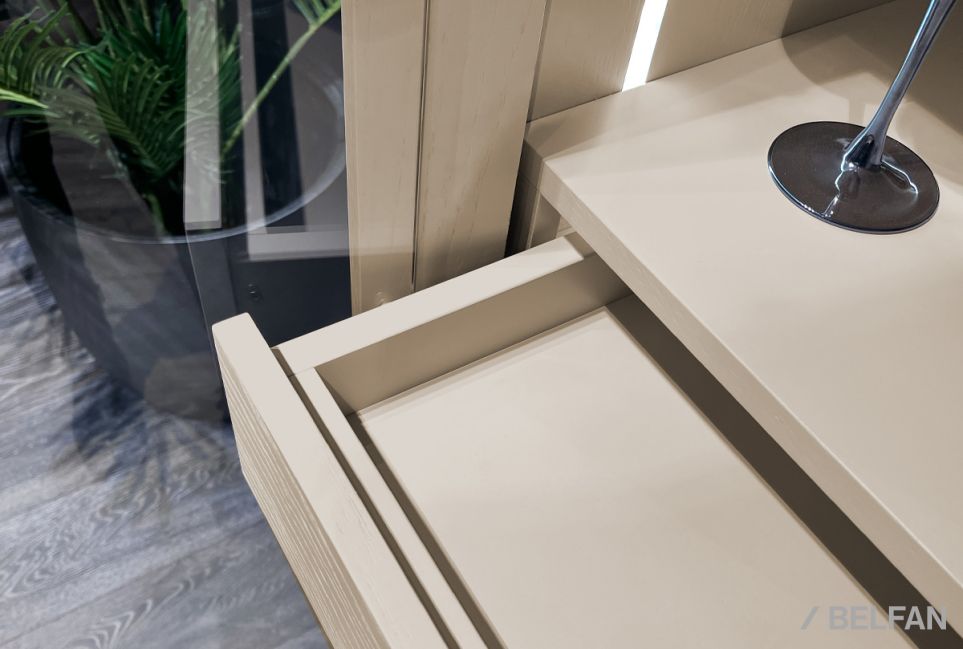 Витрина 2-х дв. "Сакраменто" массив и шпон дуба, МДФ 5