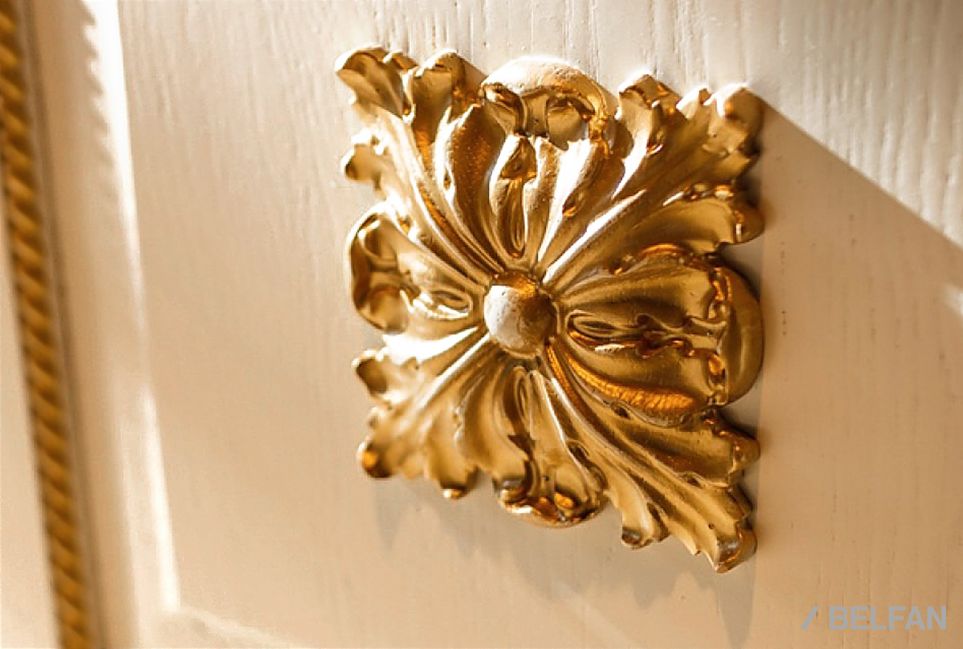 Шкаф с витриной "Алези 8 Люкс" (правый) массив дуба 2