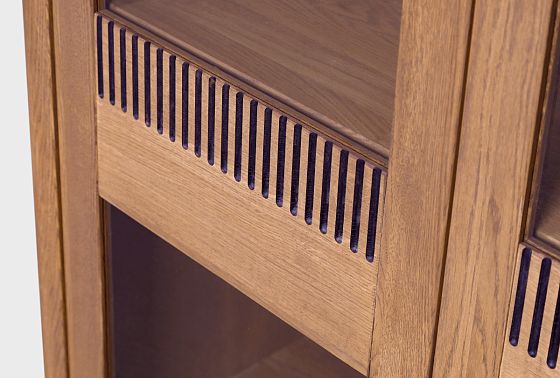 Витрина 2-х дверная "Бергамо" массив дуба 13