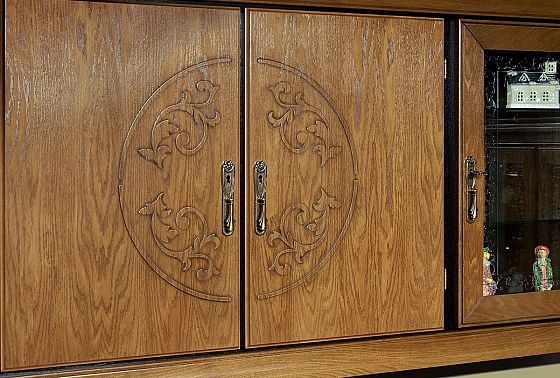 Шкаф навесной 4-х секционный "Соната" (декор) массив и шпон дуба 3