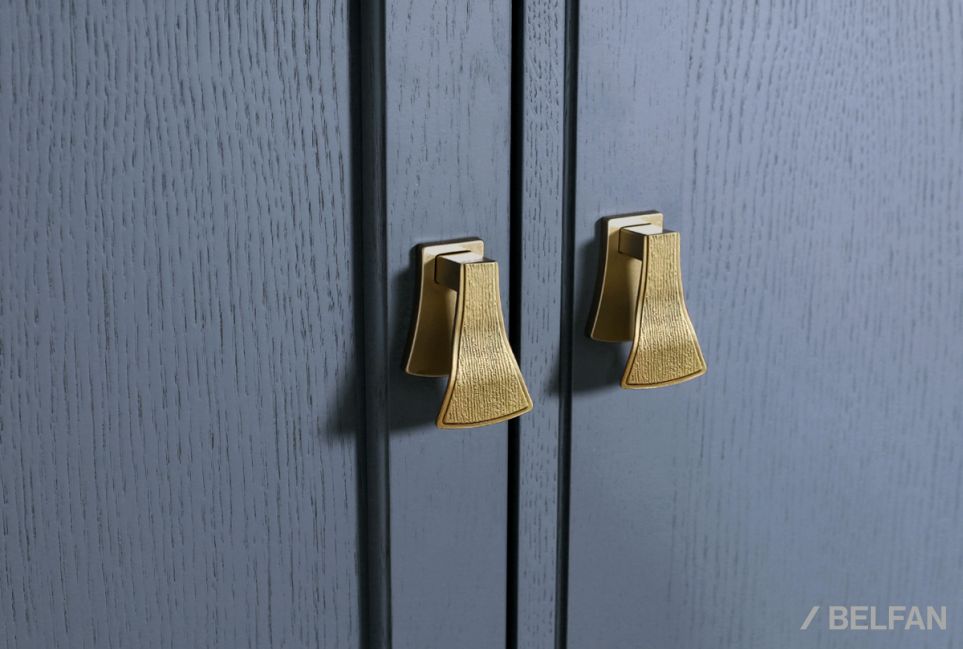 Тумба высокая "Стюарт" массив и шпон дуба 8