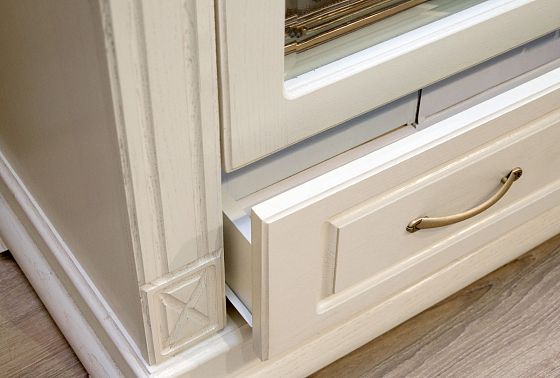 Шкаф с витриной "Верди Люкс 2з" массив и шпон дуба 3