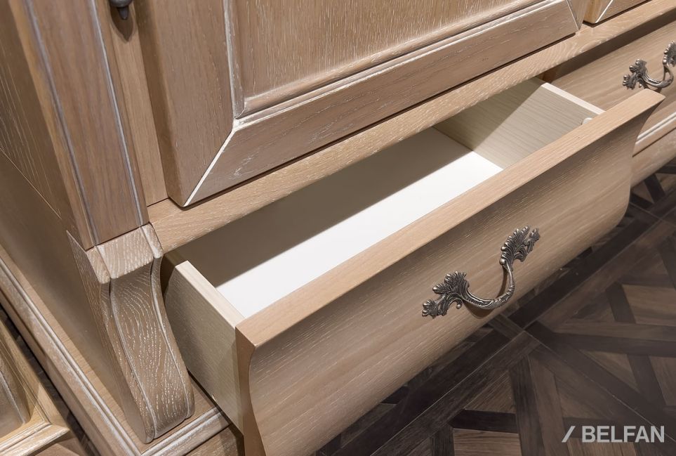 Шкаф для одежды "Тэфи" 3-х дв. без зеркала массив и шпон дуба 2