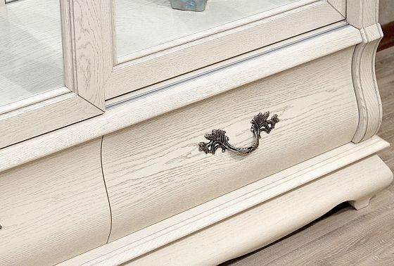 Шкаф с витриной 3-х дверный "Тэфи" массив и шпон дуба 2