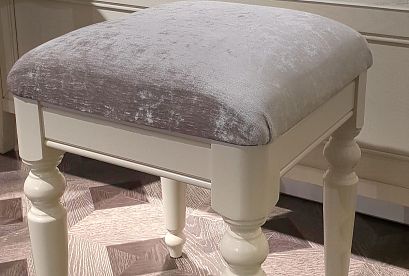 Банкетка "Лика" (маленькая); *ММ-137-07/01; белая эмаль; И-11 (гр.Т6)