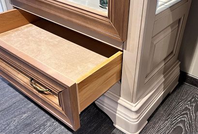 Шкаф с витриной 1-но дв. "Оливия" (левый); *ММ-348-01; пудра