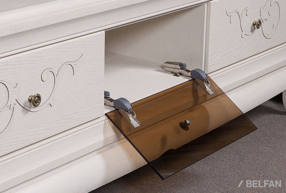 Тумба под ТВ "Соната" (декор) массив и шпон дуба 3