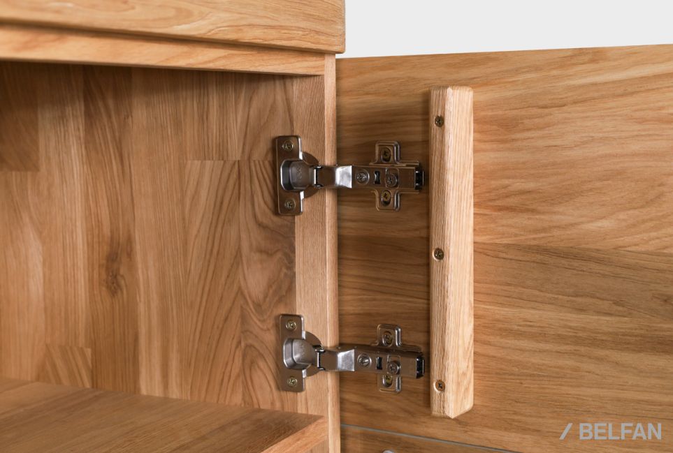 Витрина 2-х дверная "Бремен" массив дуба 9