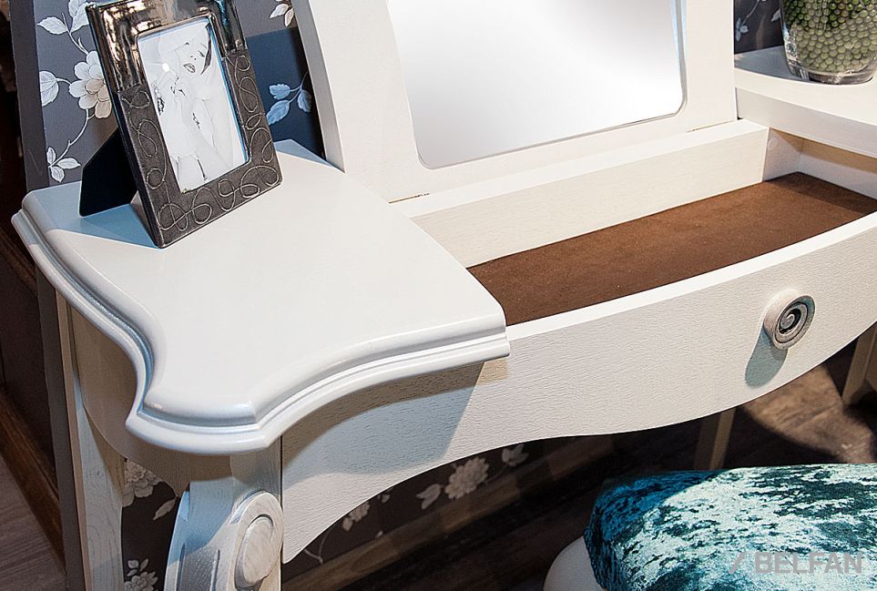 Стол туалетный "Луиза" массив и шпон дуба 2