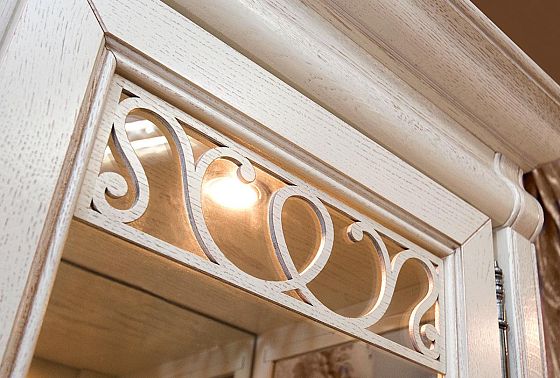 Шкаф с витриной 1-но дв. "Тэфи" (правый) массив и шпон дуба 5