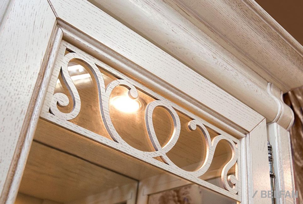 Шкаф с витриной 1-но дв. "Тэфи" (правый) массив и шпон дуба 2