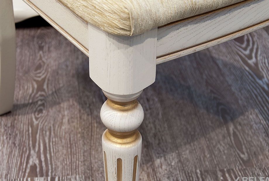 Стул с подлокотниками "Давиль" массив и шпон дуба 2