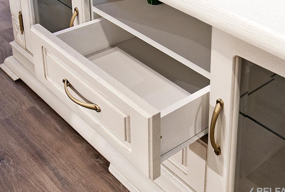 Тумба под ТВ "Верди Люкс ТВ2" массив и шпон дуба 2