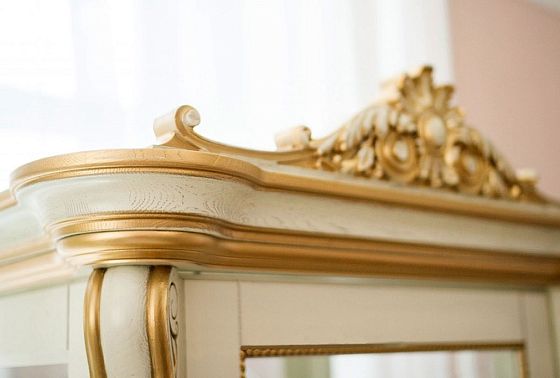 Шкаф с витриной "Алези 8 Люкс" (левый) массив дуба 4