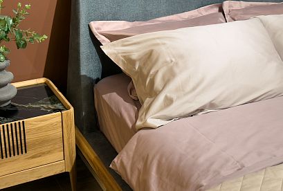 Кровать "Бергамо" (мягкое изголовье); без основания, без матраса; (1600x2000); дуб натуральный; Infinity 13 Jadeite