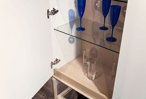 Тумба высокая "Алекса" массив и шпон дуба, МДФ 9