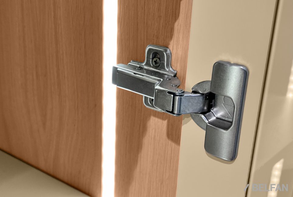 Витрина 1-но дверная «Авеню» (правая) шпон дуба, МДФ, металл 11