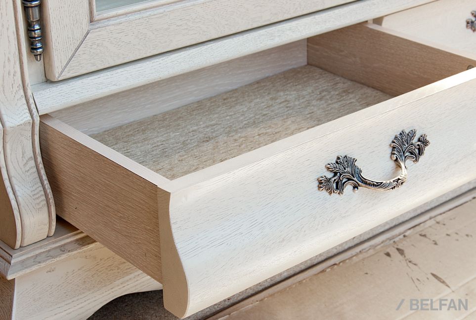 Шкаф с витриной 2-х дверный "Тэфи" массив и шпон дуба 2