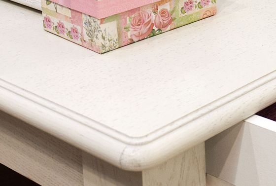 (Лика) Экологичное покрытие - окрашено краской и лаком на водной основе.