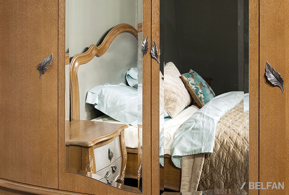 Шкаф для одежды 4-х дв. "Трио" (с зеркалом) массив и шпон дуба 3