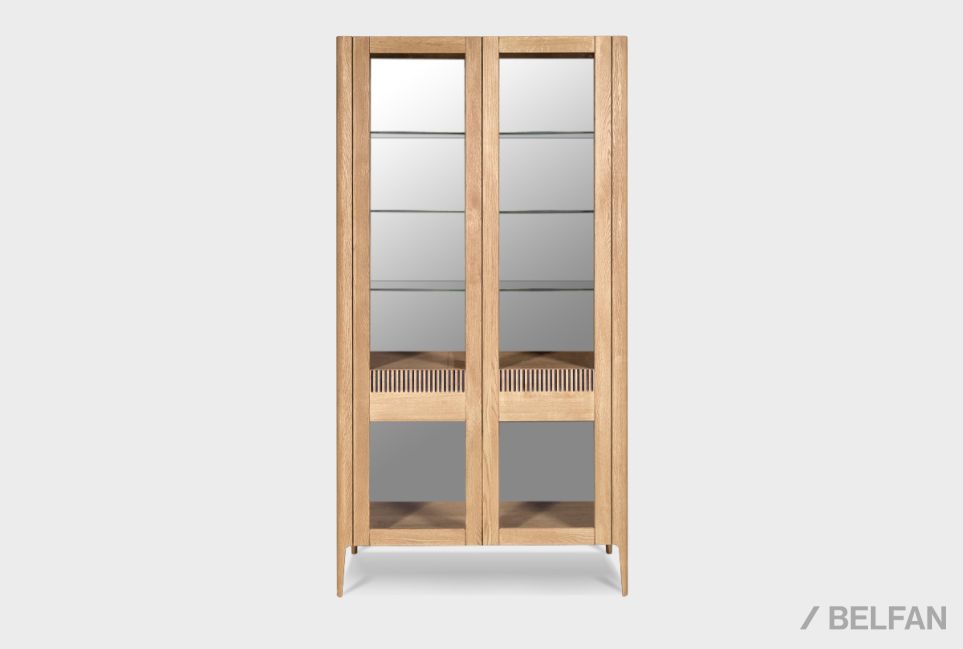 Витрина 2-х дверная "Бергамо" массив дуба 2