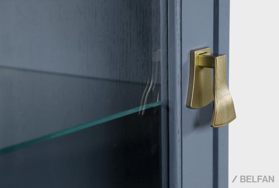 Шкаф настенный "Стюарт" стекло (левый) массив и шпон дуба 2