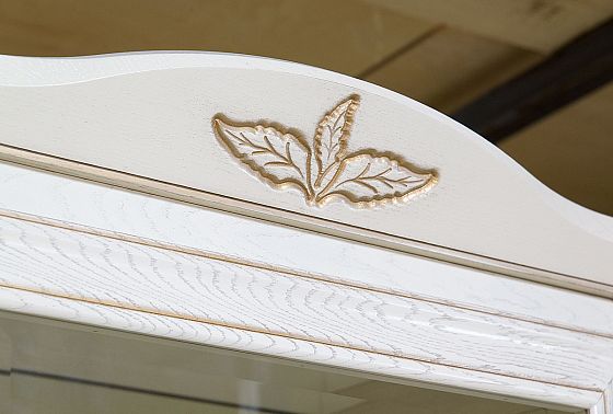 Шкаф с витриной 1-но дв. "Трио" (правый) массив и шпон дуба 7