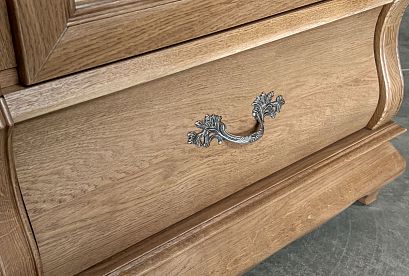 Шкаф с витриной 1-но дв. "Тэфи" (левый); *ММ-210-01; классик; серебро