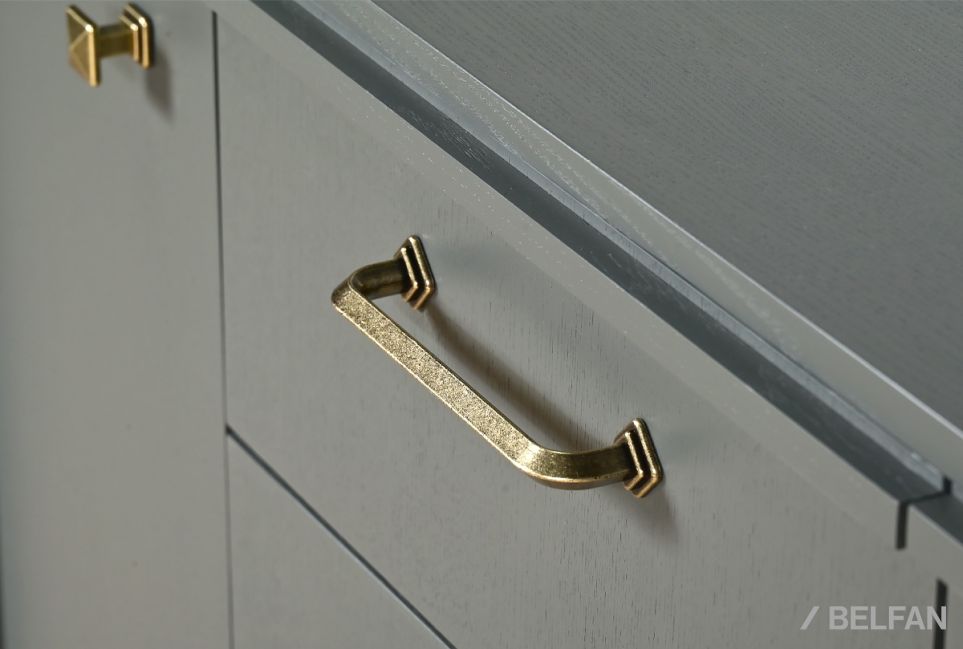 Тумба 3-х секционная "Чикаго" массив и шпон дуба 6