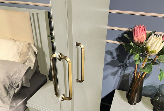 Шкаф 3-х дверный "Чикаго" массив и шпон дуба 6