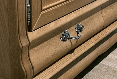 Тумба "Тэфи" 06/02 (глухие двери); *ММ-210-06/02; классик; серебро