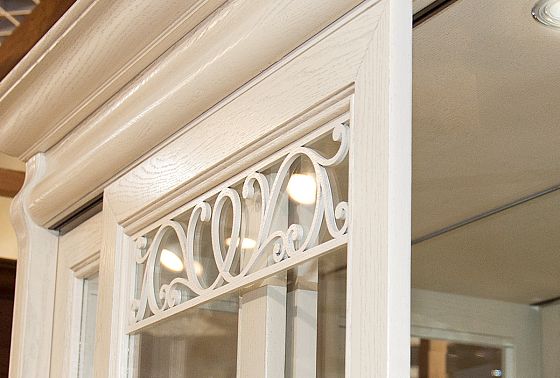 Шкаф с витриной 3-х дверный "Тэфи" массив и шпон дуба 2