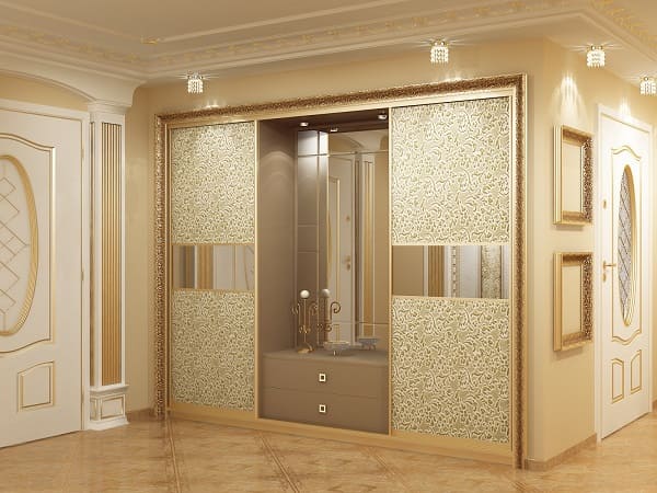 Прихожая в классическом стиле 