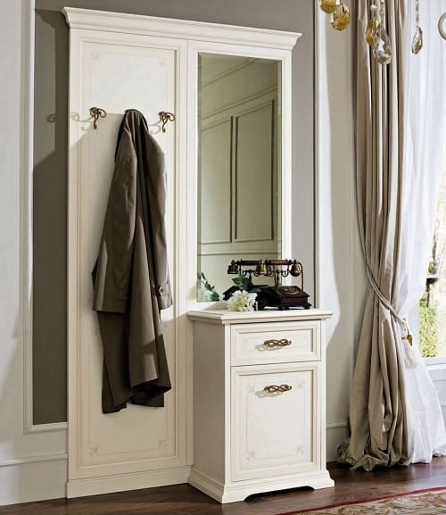 Прихожая в классическом стиле 
