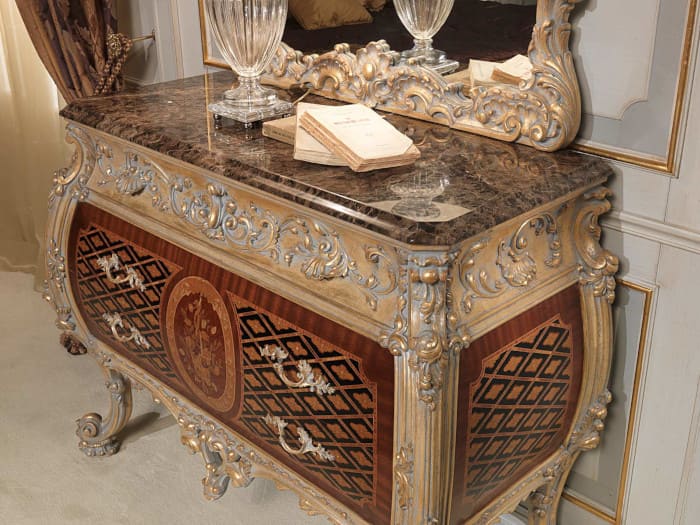 Натуральный мрамор или гранит.