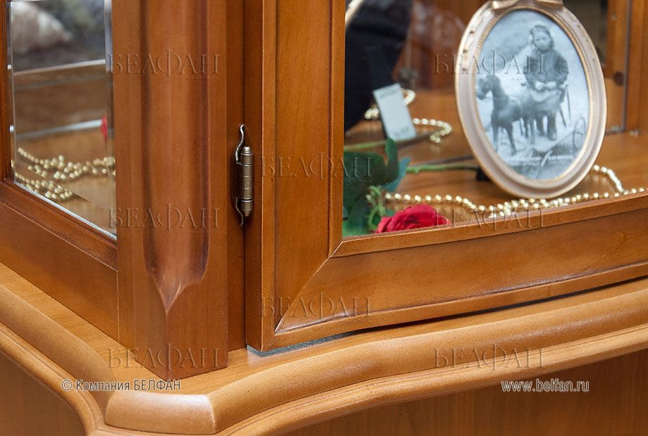  Шкаф-витрина