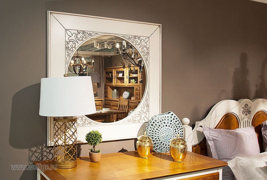 zerkalo iz massiva dereva