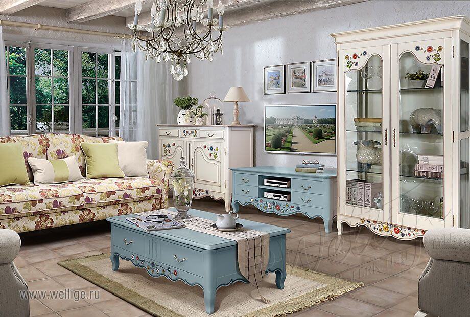 chto_postavit_vitrina_iz_massiva_olchi