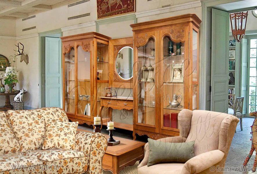 charakternye_shkaf-vitrina_v_stile_provanc