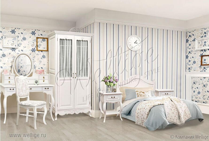 Зеркало в стиле прованс на стене рядом с комодом