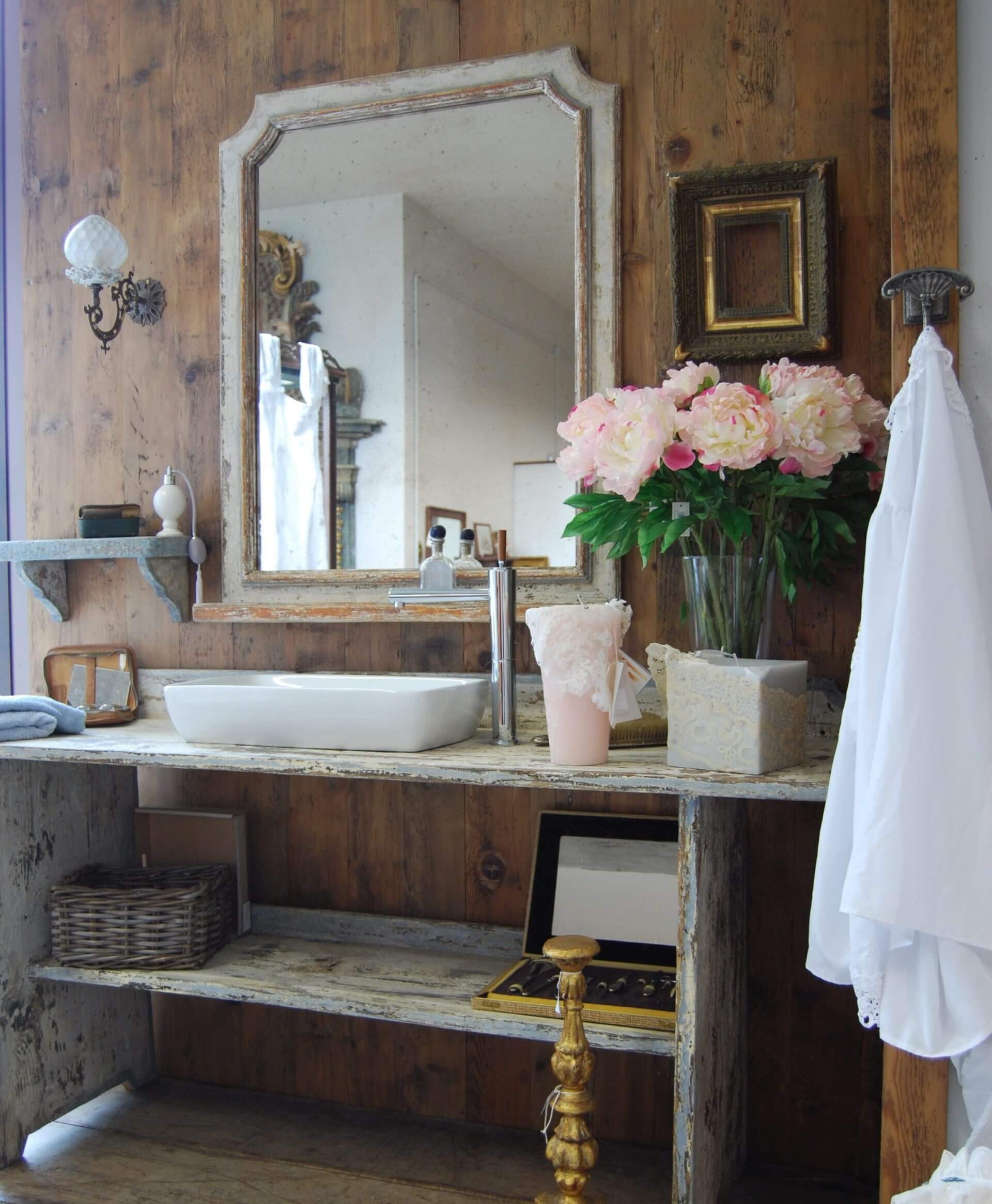 Зеркало в стиле прованс в ванной