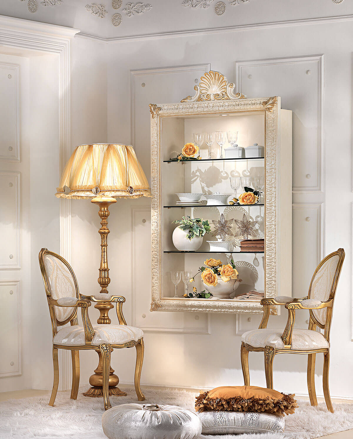 Шкаф-витрина навесного типа